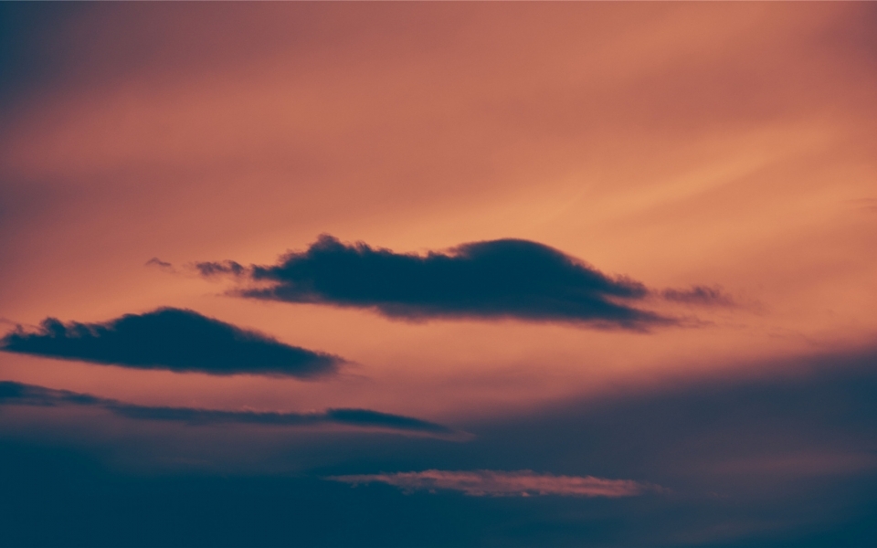 天空上美丽好看的夕阳晚霞壁纸图片