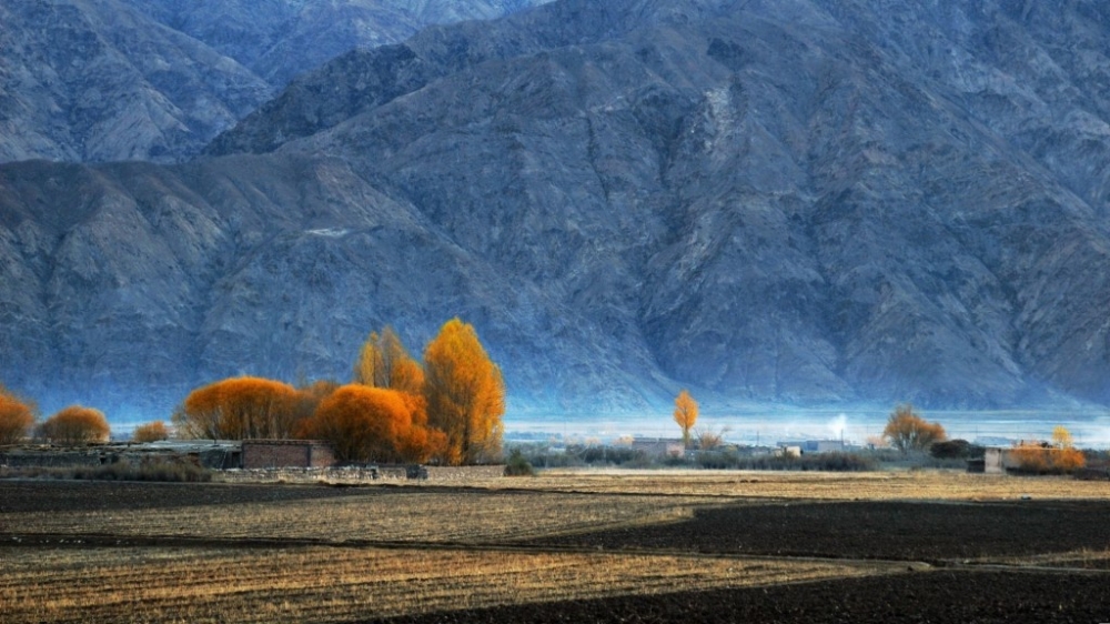 帕米尔高原巍峨壮美的自然风景图