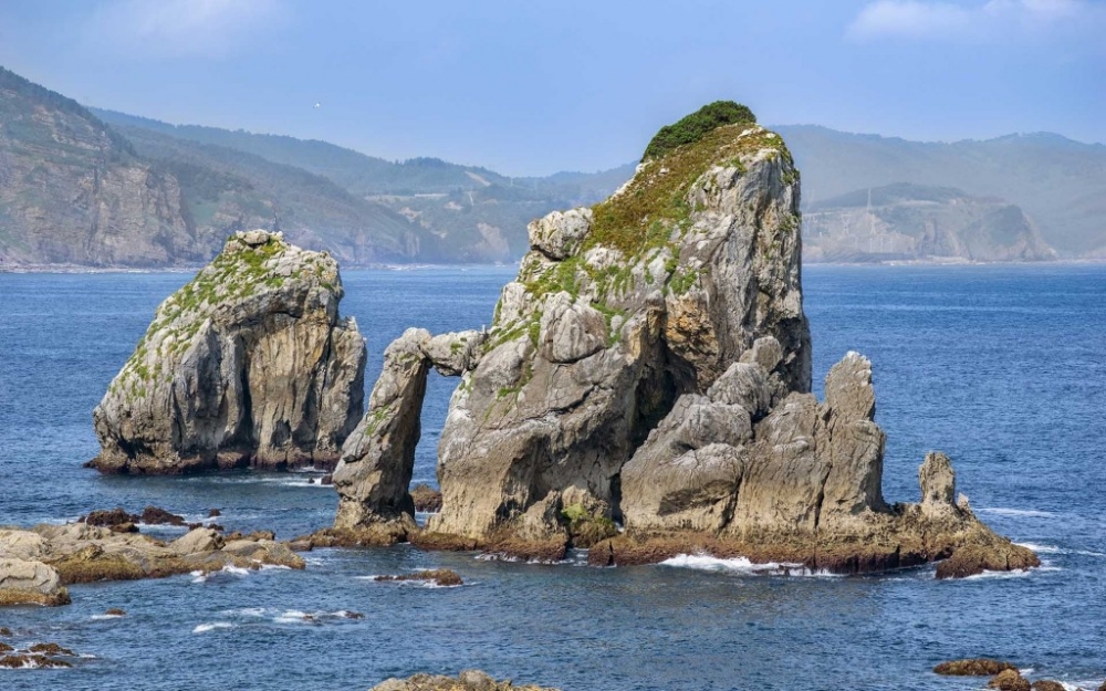 哥斯达黎加蓝色大海礁石壮丽真实风景图片