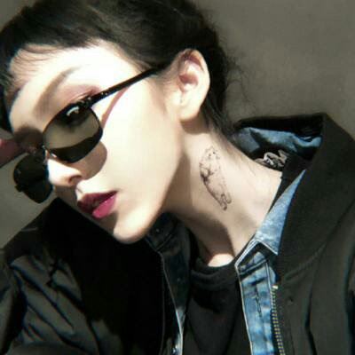 墨镜女生头像霸气范 酷酷的头像 女生 墨镜 戴帽子 霸气
