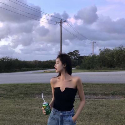 背影看海图片女生头像 海边美女看海头像