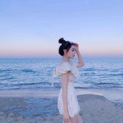 背影看海图片女生头像 海边美女看海头像