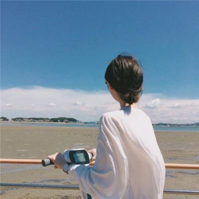背影看海图片女生头像 海边美女看海头像