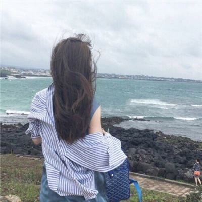 背影看海图片女生头像 海边美女看海头像