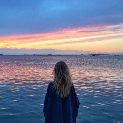 背影看海图片女生头像 海边美女看海头像