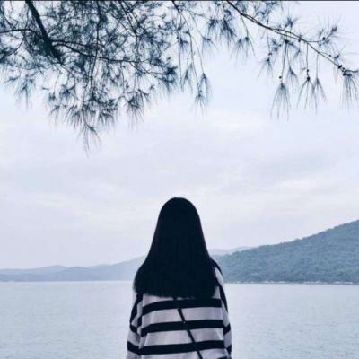 背影看海图片女生头像 海边美女看海头像