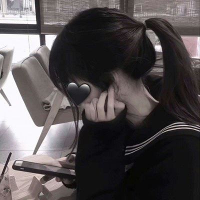 比心头像女生真人图片个性女生比心手势头像 比心的头像女生
