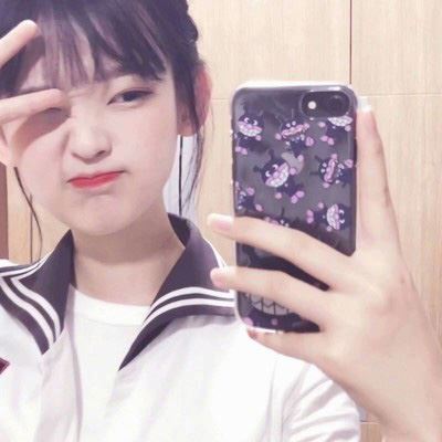 比心头像女生真人图片个性女生比心手势头像 比心的头像女生