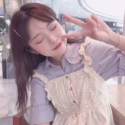 比心头像女生真人图片个性女生比心手势头像 比心的头像女生