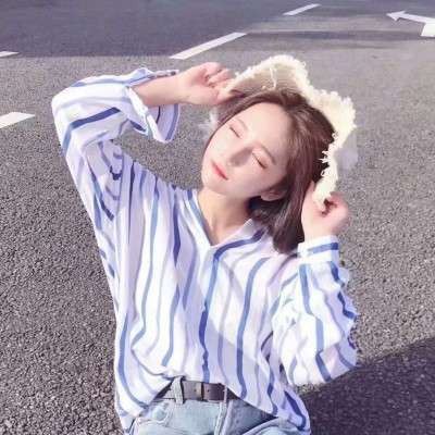 比心头像女生真人图片个性女生比心手势头像 比心的头像女生