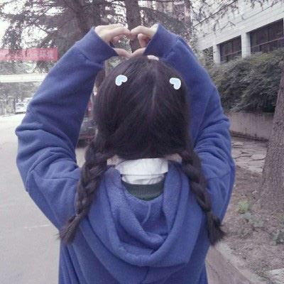 比心头像女生真人图片个性女生比心手势头像 比心的头像女生