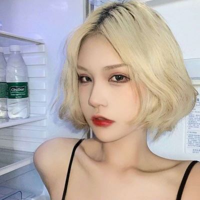 美女微信短发头像图片高清图片 短发美女图头像