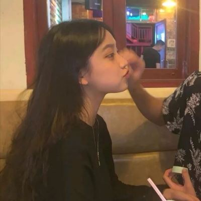 甜蜜情侣头像 非常甜蜜的情侣头像动漫