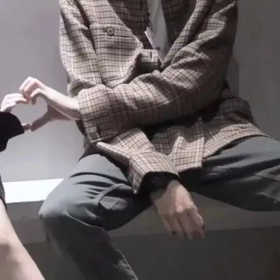 情侣头像真人一人一半 个性不露脸 情侣头像真人一人一半不露头霸气