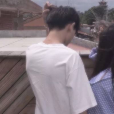 情侣头像真人一人一半 个性不露脸 情侣头像真人一人一半不露头霸气