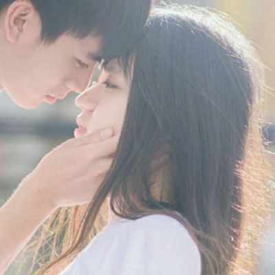 亲嘴头像图片情侣一对双人情侣头像拥抱亲吻 亲嘴的情侣头像两张 一人一半