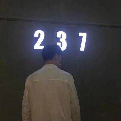 真人情侣头像两张一组 一左一右 情侣头像一男一女两张分开 真人