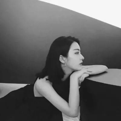 寂寞孤独伤心的女生头像图片 孤独落寞女生头像