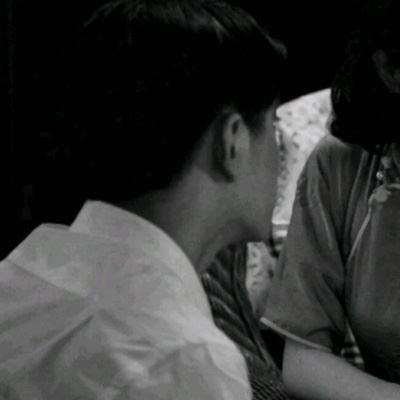 情侣头像黑白真人一人一半 情侣头像黑白的