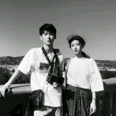 情侣头像黑白真人一人一半 情侣头像黑白的