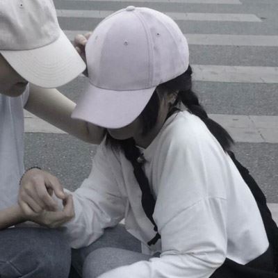 真人情侣头像摸头 一左一右 摸头的情头一人一半真人