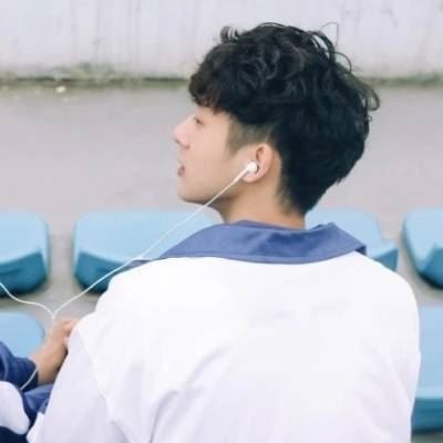 情侣头像学生校服版的一对 校服情侣头像一男一女 校园风