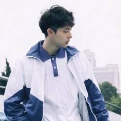 情侣头像学生校服版的一对 校服情侣头像一男一女 校园风