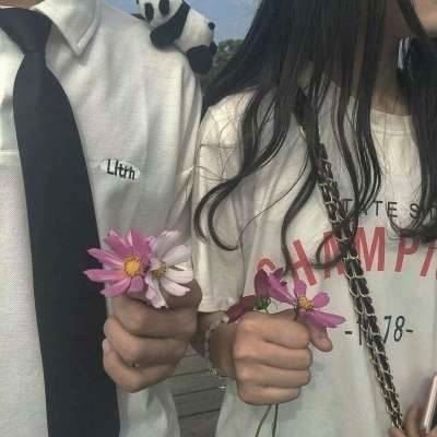 情侣头像上半身不露头两张一对 个性情侣头像下半身