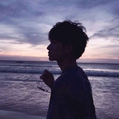 情头单人一人一张图片背影 情头一半一张真人 背影