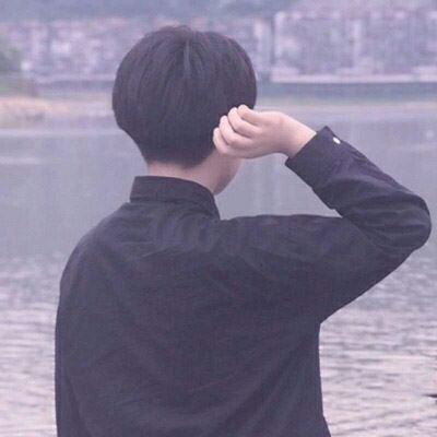 情头单人一人一张图片背影 情头一半一张真人 背影