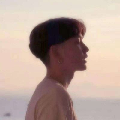 情头单人一人一张图片背影 情头一半一张真人 背影