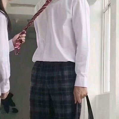 情侣头像上半身不露头两张一对 情侣头像不露脸一人一半