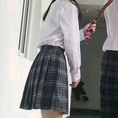 情侣头像上半身不露头两张一对 情侣头像不露脸一人一半