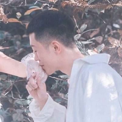 情头超甜超宠溺那种一人一半 超甜的情侣头像一人一半分开
