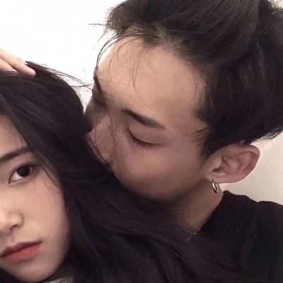 亲吻的情侣头像两张 情侣头像亲亲一对两张