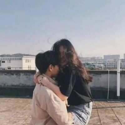 亲吻的情侣头像两张 情侣头像亲亲一对两张