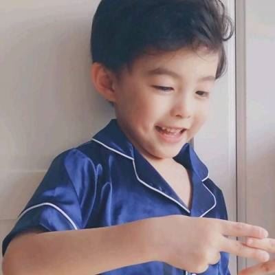 小孩子情侣头像萌萌哒个性一对真人 情侣头像呆萌一对小孩 真人