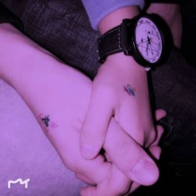 情侣头像一前一后牵手一人一张 情侣头像牵手照只有手一对