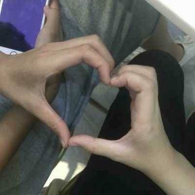 情侣头像一前一后牵手一人一张 情侣头像牵手照只有手一对