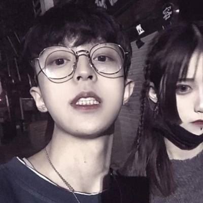 情侣头像真人一人一半个性我要个性网 超级虐狗的情侣头像一人一张真人