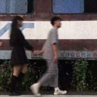 手拉手情侣头像一对两张 牵手的情侣头像一人一张