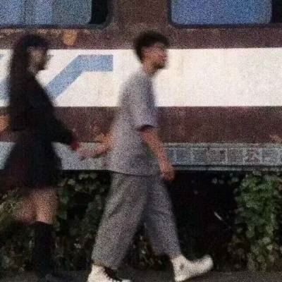手拉手情侣头像一对两张 牵手的情侣头像一人一张