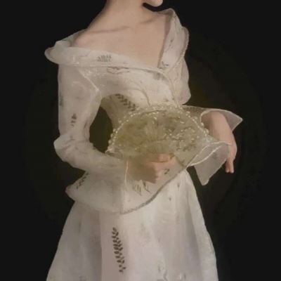 超级撩人女生头像锁骨 超级撩人女生头像高清白色