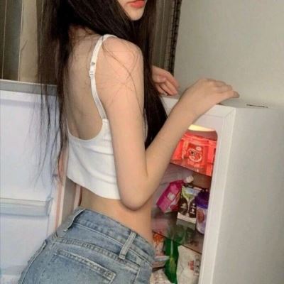 超级撩人女生头像锁骨 超级撩人女生头像高清白色