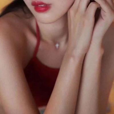 超级撩人女生头像锁骨 超级撩人女生头像高清白色