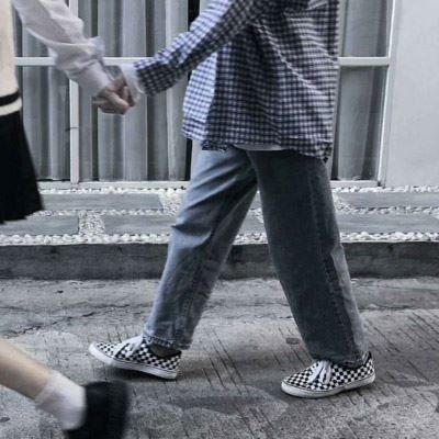 手拉手情侣头像一对两张 情侣头像手拉手的图片