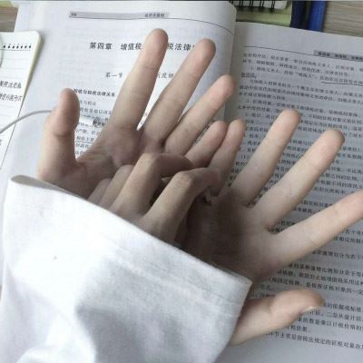 手拉手情侣头像一对两张 情侣头像手拉手的图片