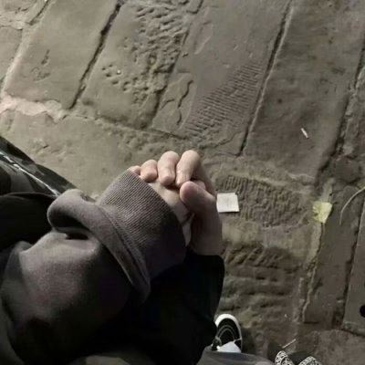 手拉手情侣头像一对两张 情侣头像手拉手的图片