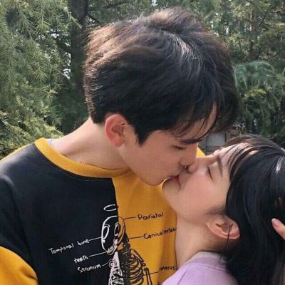 超甜的情侣头像一人一半图片 超甜情侣头像一人一张