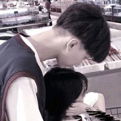 拼接情侣头像一人一半男女两张一起的 情侣头像一人一张分开图片真人版